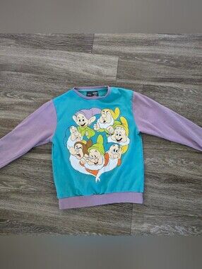 Disney x Cakeworthy Snow White & the Seven Dwarfs crewneck sweatshirt 💜💙